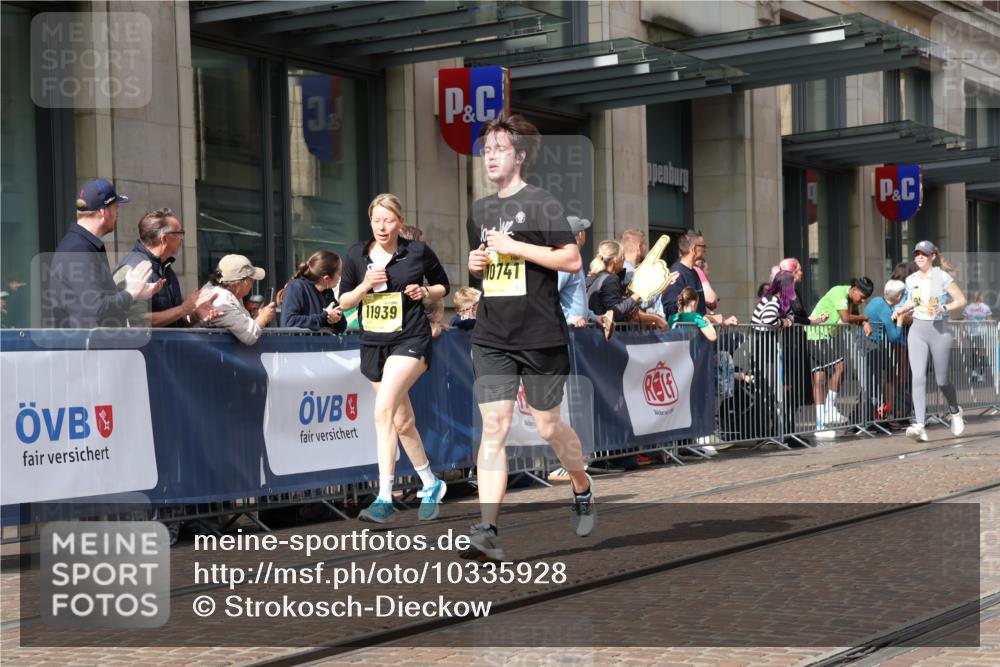 13.09.2026 - 21. swb-Marathon Bremen Strokosch-Dieckow http://msf.ph/oto/10335928 13.09.2026 11:04:47 Ziel 10370, 10465, 10576, 10697, 10718, 10729, 10741, 10800, 10850, 10855, 10975, 10995, 11102, 11105, 11133, 11157, 11218, 11272, 11281, 11326, 11518, 11584, 11616, 11722, 11900, 11939, 12002, 12011, 12064, 12079, 12080, 12099, 12235, 12335, 12420, 12522, 10160, 10198, 10283, 10315, 10481, 10711, 10729, 10755, 10855, 10856, 10877, 10940, 11006, 11114, 11364, 11366, 11395, 11518, 11592, 11705, 11757, 11761, 11991, 12005 meine-sportfotos.de