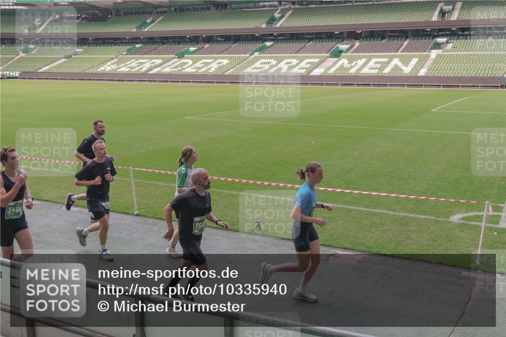 13.09.2026 - 21. swb-Marathon Bremen Michael Burmester http://msf.ph/oto/10335940 13.09.2026 13:11:08 Laufen im Stadion 164, 265, 373, 448, 581, 703, 843, 869, 984, 1113, 1180, 1435, 1738, 1849, 1851, 1855, 1867, 1894, 1936, 1952, 1967, 2202, 2232, 2248, 2268, 2281, 2284, 2299, 2330, 2333, 2339, 2342, 2353, 2375, 2426, 2432, 2443, 2530, 2531, 2553, 2573, 2589, 2654, 2659, 2669, 2682, 2714, 2717, 2784, 2785, 2804, 2819, 2822, 2836, 2907, 2920, 2932, 2976, 3026, 3027, 3063, 3079, 3082, 3086, 3089, 3122, 3159, 3174, 3207, 3208, 3291, 3328, 3349, 3352, 3370, 3409, 3410, 3470, 3549, 551 meine-sportfotos.de