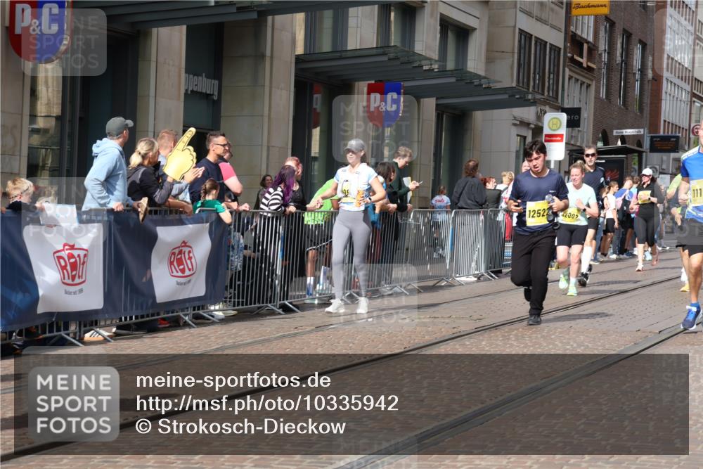 13.09.2026 - 21. swb-Marathon Bremen Strokosch-Dieckow http://msf.ph/oto/10335942 13.09.2026 11:04:48 Ziel 10370, 10411, 10465, 10576, 10697, 10718, 10741, 10800, 10802, 10850, 10975, 10995, 11102, 11105, 11133, 11157, 11218, 11272, 11281, 11326, 11584, 11616, 11722, 11900, 11939, 12002, 12011, 12064, 12079, 12080, 12099, 12235, 12335, 12522, 10160, 10198, 10283, 10315, 10481, 10711, 10729, 10755, 10855, 10856, 10877, 10940, 11006, 11114, 11272, 11364, 11366, 11395, 11518, 11592, 11705, 11757, 11761, 11991, 12005 meine-sportfotos.de