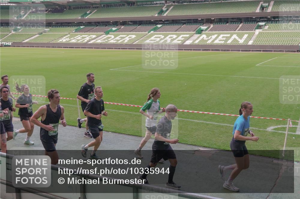 13.09.2026 - 21. swb-Marathon Bremen Michael Burmester http://msf.ph/oto/10335944 13.09.2026 13:11:08 Laufen im Stadion 164, 265, 373, 448, 581, 703, 843, 869, 984, 1113, 1180, 1435, 1738, 1849, 1851, 1855, 1867, 1894, 1936, 1952, 1967, 2202, 2232, 2248, 2268, 2281, 2284, 2299, 2330, 2333, 2339, 2342, 2353, 2375, 2426, 2432, 2443, 2530, 2531, 2553, 2573, 2589, 2654, 2659, 2669, 2682, 2714, 2717, 2784, 2785, 2804, 2819, 2822, 2836, 2907, 2920, 2932, 2976, 3026, 3027, 3063, 3079, 3082, 3086, 3089, 3122, 3159, 3174, 3207, 3208, 3291, 3328, 3349, 3352, 3370, 3409, 3410, 3470, 3549, 551 meine-sportfotos.de