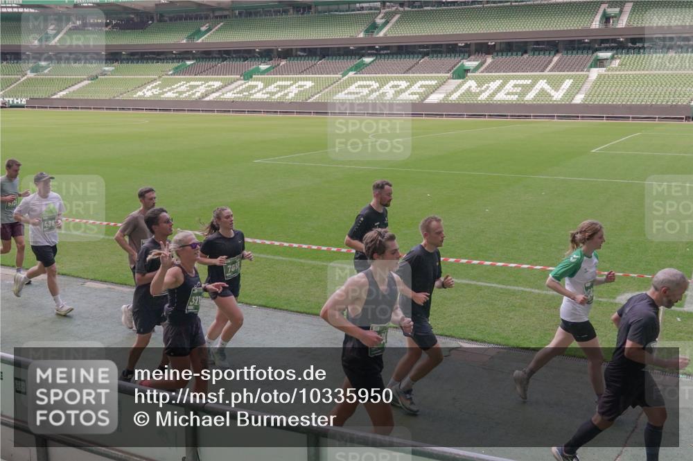13.09.2026 - 21. swb-Marathon Bremen Michael Burmester http://msf.ph/oto/10335950 13.09.2026 13:11:09 Laufen im Stadion 164, 265, 373, 448, 581, 703, 843, 869, 984, 1113, 1180, 1435, 1738, 1849, 1851, 1855, 1867, 1894, 1936, 1952, 1967, 2202, 2232, 2248, 2268, 2281, 2284, 2299, 2330, 2333, 2339, 2342, 2353, 2375, 2426, 2432, 2443, 2530, 2531, 2553, 2573, 2589, 2654, 2659, 2669, 2682, 2714, 2717, 2784, 2785, 2804, 2819, 2822, 2836, 2907, 2920, 2932, 2976, 3026, 3027, 3063, 3079, 3082, 3086, 3089, 3122, 3159, 3174, 3207, 3208, 3291, 3328, 3349, 3352, 3370, 3409, 3410, 3470, 3549, 551 meine-sportfotos.de