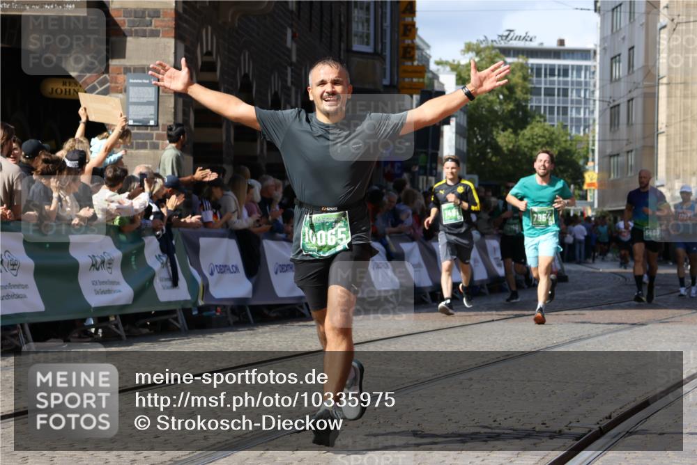 13.09.2026 - 21. swb-Marathon Bremen Strokosch-Dieckow http://msf.ph/oto/10335975 13.09.2026 13:18:13 Ziel 948, 1631, 1797, 2001, 2125, 2634, 3051, 3192, 4286, 4374, 5530, 5817, 5935, 5948, 6290, 6448, 8805, 8869, 9505, 9595, 9596, 9837, 13041, 1146, 1419, 2055, 5307, 5460, 6293, 6294, 6818, 7491, 7954, 13150 meine-sportfotos.de