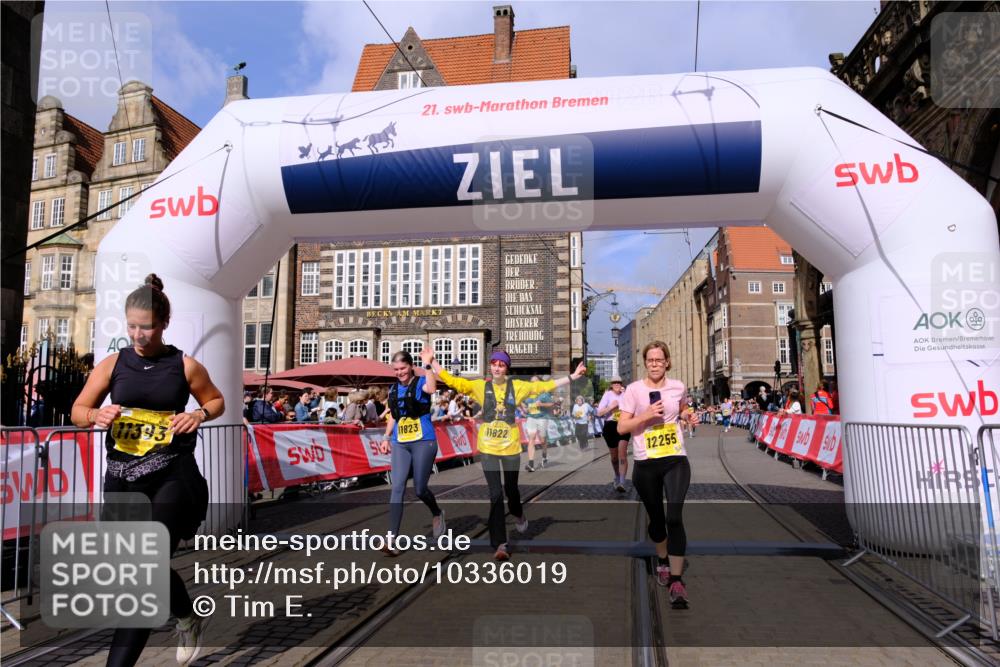 13.09.2026 - 21. swb-Marathon Bremen Tim E. http://msf.ph/oto/10336019 13.09.2026 11:07:29 Ziel 10156, 10360, 10488, 11100, 11123, 11246, 11393, 11439, 11600, 11684, 11696, 11759, 11822, 11823, 11917, 12020, 12173, 12255, 12266 meine-sportfotos.de