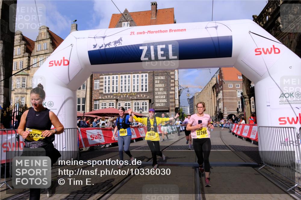 13.09.2026 - 21. swb-Marathon Bremen Tim E. http://msf.ph/oto/10336030 13.09.2026 11:07:29 Ziel 10156, 10360, 10488, 11100, 11123, 11246, 11393, 11439, 11600, 11684, 11696, 11759, 11822, 11823, 11917, 12020, 12173, 12255, 12266 meine-sportfotos.de
