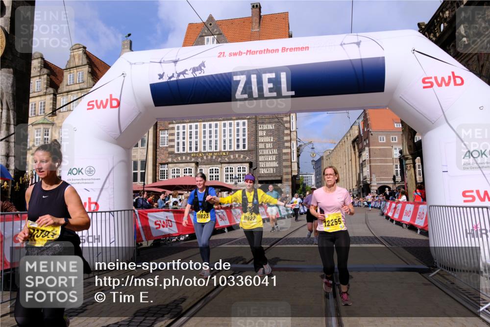 13.09.2026 - 21. swb-Marathon Bremen Tim E. http://msf.ph/oto/10336041 13.09.2026 11:07:29 Ziel 10156, 10360, 10488, 11100, 11123, 11246, 11393, 11439, 11600, 11684, 11696, 11759, 11822, 11823, 11917, 12020, 12173, 12255, 12266 meine-sportfotos.de