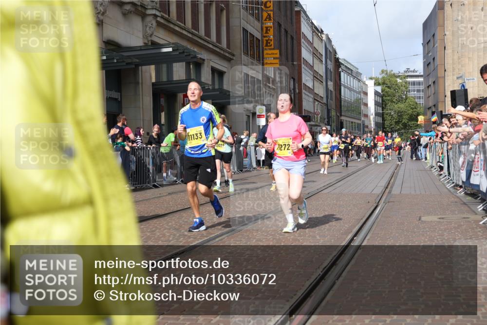13.09.2026 - 21. swb-Marathon Bremen Strokosch-Dieckow http://msf.ph/oto/10336072 13.09.2026 11:04:50 Ziel 10370, 10411, 10465, 10576, 10697, 10718, 10741, 10800, 10802, 10850, 10975, 10995, 11102, 11105, 11157, 11218, 11281, 11326, 11584, 11616, 11722, 11900, 11939, 12002, 12011, 12064, 12079, 12080, 12099, 12235, 12335, 12522, 10160, 10198, 10283, 10315, 10481, 10711, 10729, 10855, 10856, 10877, 10940, 11006, 11114, 11133, 11272, 11364, 11366, 11395, 11518, 11592, 11705, 11757, 11761, 11991, 12005 meine-sportfotos.de