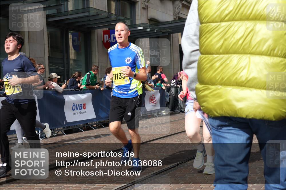 13.09.2026 - 21. swb-Marathon Bremen Strokosch-Dieckow http://msf.ph/oto/10336088 13.09.2026 11:04:51 Ziel 10370, 10411, 10465, 10576, 10697, 10718, 10741, 10800, 10802, 10850, 10975, 10995, 11102, 11105, 11157, 11218, 11281, 11326, 11584, 11616, 11722, 11900, 11939, 12002, 12011, 12064, 12079, 12080, 12099, 12235, 12335, 12522, 10160, 10198, 10283, 10315, 10481, 10711, 10729, 10855, 10856, 10877, 10940, 11006, 11114, 11133, 11272, 11364, 11366, 11395, 11518, 11592, 11705, 11757, 11761, 11991, 12005 meine-sportfotos.de