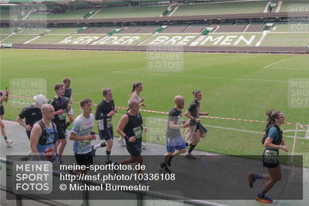 13.09.2026 - 21. swb-Marathon Bremen Michael Burmester http://msf.ph/oto/10336108 13.09.2026 13:11:25 Laufen im Stadion 265, 373, 581, 703, 843, 984, 1113, 1226, 1435, 1738, 1849, 1851, 1855, 1867, 1894, 1936, 1952, 1967, 2202, 2248, 2268, 2281, 2284, 2299, 2330, 2333, 2336, 2339, 2342, 2353, 2375, 2377, 2398, 2426, 2432, 2443, 2530, 2531, 2553, 2589, 2654, 2659, 2669, 2673, 2682, 2714, 2784, 2785, 2804, 2819, 2822, 2836, 2850, 2907, 2932, 2976, 3026, 3027, 3079, 3082, 3089, 3122, 3143, 3159, 3174, 3207, 3208, 3308, 3328, 3349, 3352, 3370, 3409, 3410, 3470, 3549, 551 meine-sportfotos.de