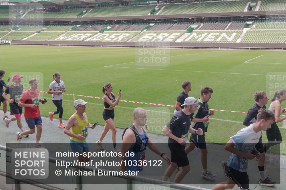 13.09.2026 - 21. swb-Marathon Bremen Michael Burmester http://msf.ph/oto/10336122 13.09.2026 13:11:26 Laufen im Stadion 265, 373, 581, 703, 843, 984, 1113, 1226, 1435, 1738, 1849, 1851, 1855, 1867, 1894, 1936, 1952, 1967, 2202, 2248, 2268, 2281, 2284, 2299, 2330, 2333, 2336, 2339, 2342, 2353, 2375, 2377, 2398, 2426, 2432, 2443, 2530, 2531, 2553, 2589, 2654, 2659, 2669, 2673, 2682, 2784, 2785, 2804, 2819, 2822, 2836, 2850, 2907, 2932, 2976, 3026, 3027, 3079, 3082, 3089, 3122, 3143, 3159, 3174, 3207, 3208, 3308, 3328, 3349, 3352, 3370, 3409, 3410, 3470, 3549, 551 meine-sportfotos.de