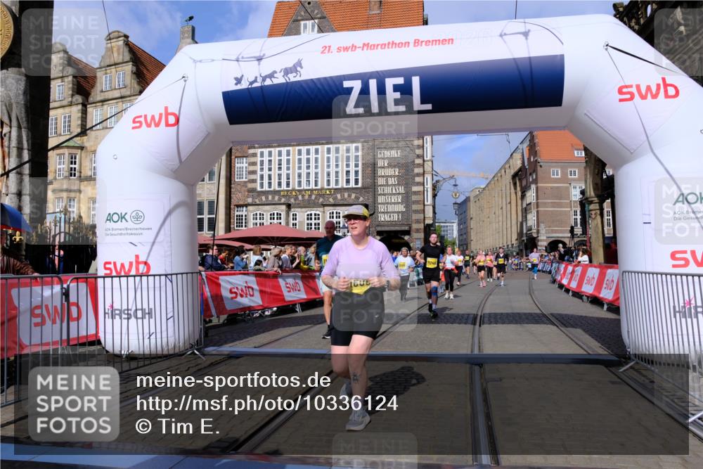 13.09.2026 - 21. swb-Marathon Bremen Tim E. http://msf.ph/oto/10336124 13.09.2026 11:07:31 Ziel 10156, 10205, 10360, 10488, 10748, 11100, 11123, 11246, 11393, 11439, 11600, 11684, 11696, 11759, 11822, 11823, 11917, 12020, 12173, 12255, 12266, 12536 meine-sportfotos.de