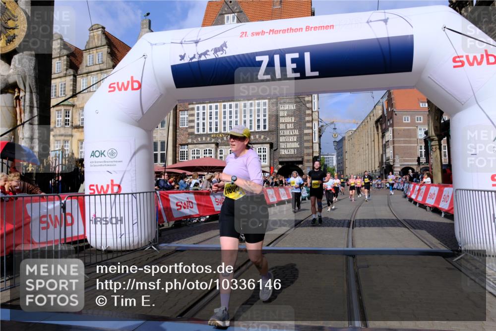 13.09.2026 - 21. swb-Marathon Bremen Tim E. http://msf.ph/oto/10336146 13.09.2026 11:07:31 Ziel 10156, 10205, 10360, 10488, 10748, 11100, 11123, 11246, 11393, 11439, 11600, 11684, 11696, 11759, 11822, 11823, 11917, 12020, 12173, 12255, 12266, 12536 meine-sportfotos.de