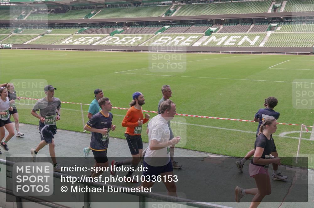 13.09.2026 - 21. swb-Marathon Bremen Michael Burmester http://msf.ph/oto/10336153 13.09.2026 13:11:30 Laufen im Stadion 265, 373, 581, 703, 843, 984, 1113, 1226, 1435, 1738, 1849, 1851, 1855, 1867, 1894, 1936, 1952, 1967, 2202, 2248, 2268, 2281, 2284, 2299, 2330, 2333, 2336, 2339, 2342, 2353, 2375, 2377, 2398, 2426, 2432, 2443, 2530, 2531, 2553, 2589, 2654, 2659, 2669, 2673, 2682, 2784, 2804, 2819, 2822, 2836, 2850, 2907, 2932, 2976, 3026, 3027, 3079, 3082, 3089, 3122, 3143, 3159, 3174, 3207, 3208, 3308, 3328, 3349, 3352, 3370, 3409, 3410, 3470, 3549, 551 meine-sportfotos.de