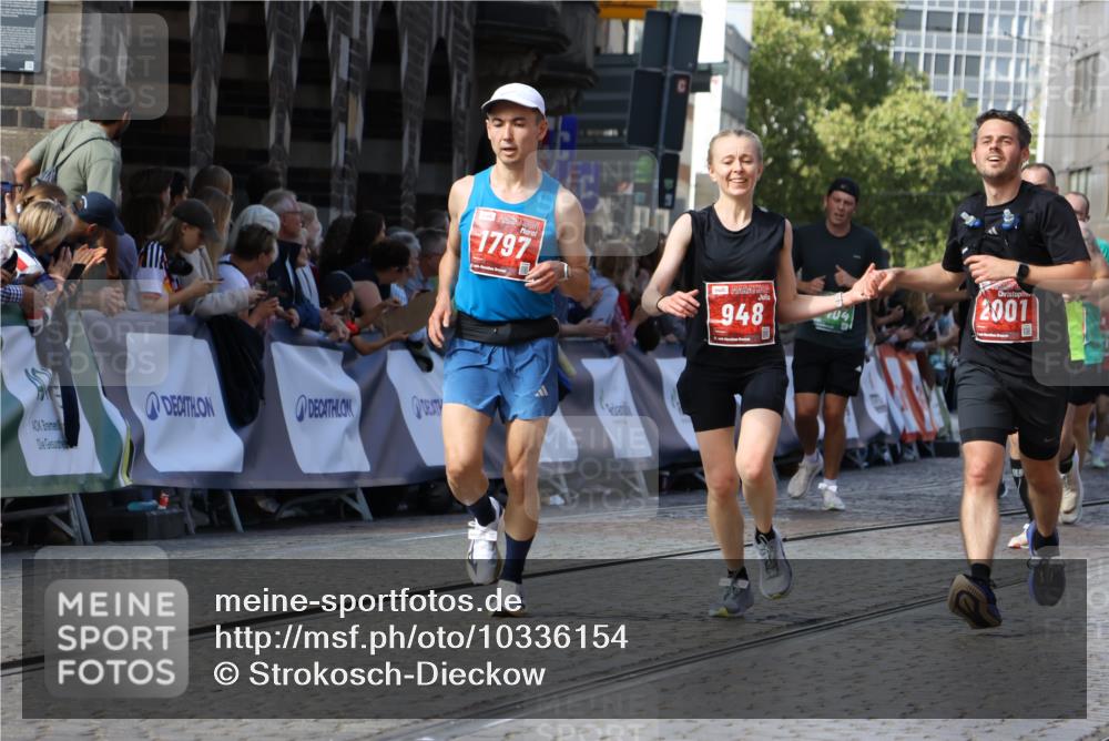 13.09.2026 - 21. swb-Marathon Bremen Strokosch-Dieckow http://msf.ph/oto/10336154 13.09.2026 13:18:21 Ziel 948, 1631, 1797, 1872, 2001, 2260, 2634, 2671, 3192, 3241, 3514, 3634, 4131, 4733, 5292, 5695, 5935, 5948, 6152, 6290, 6448, 8094, 8805, 8869, 8943, 8944, 9595, 9596, 9609, 9837, 13041, 465, 1419, 2055, 4413, 5307, 6293, 6294, 6818, 7245, 7731, 8404, 8540, 8872, 9019, 9275 meine-sportfotos.de
