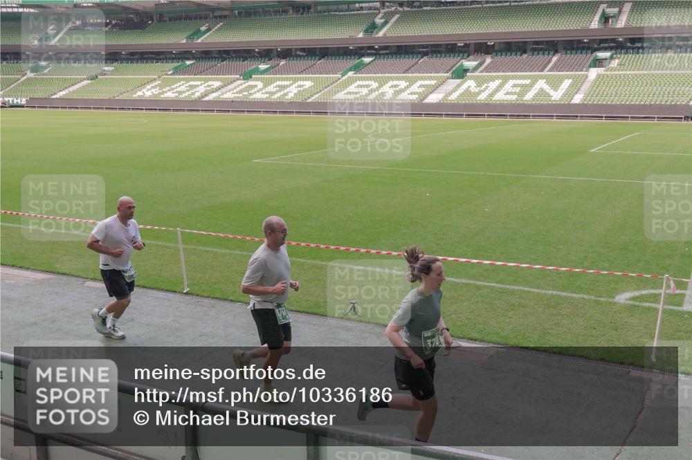 13.09.2026 - 21. swb-Marathon Bremen Michael Burmester http://msf.ph/oto/10336186 13.09.2026 13:11:34 Laufen im Stadion 265, 373, 581, 703, 843, 984, 1113, 1226, 1435, 1738, 1849, 1851, 1855, 1867, 1894, 1936, 1952, 1967, 2202, 2248, 2268, 2281, 2284, 2299, 2330, 2333, 2336, 2339, 2342, 2353, 2375, 2377, 2398, 2426, 2432, 2443, 2531, 2589, 2654, 2659, 2669, 2673, 2682, 2784, 2804, 2819, 2822, 2836, 2850, 2907, 2932, 2976, 3026, 3027, 3079, 3082, 3089, 3122, 3143, 3159, 3174, 3207, 3208, 3308, 3328, 3349, 3352, 3370, 3409, 3410, 3470, 3549, 551 meine-sportfotos.de