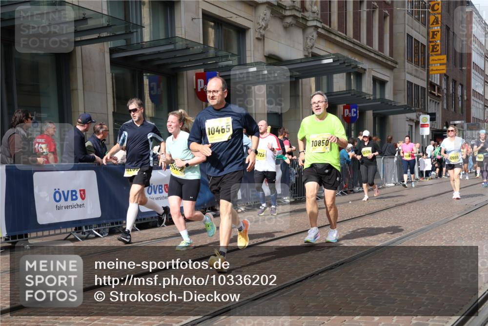 13.09.2026 - 21. swb-Marathon Bremen Strokosch-Dieckow http://msf.ph/oto/10336202 13.09.2026 11:04:53 Ziel 10370, 10411, 10465, 10576, 10697, 10717, 10718, 10800, 10802, 10850, 10975, 10995, 11102, 11105, 11157, 11218, 11281, 11326, 11334, 11584, 11616, 11722, 11900, 12002, 12011, 12064, 12079, 12080, 12099, 12235, 12335, 12522, 10198, 10283, 10315, 10481, 10711, 10729, 10741, 10855, 10856, 10877, 10940, 11006, 11114, 11133, 11272, 11364, 11366, 11395, 11518, 11592, 11705, 11757, 11939, 11991, 12005 meine-sportfotos.de