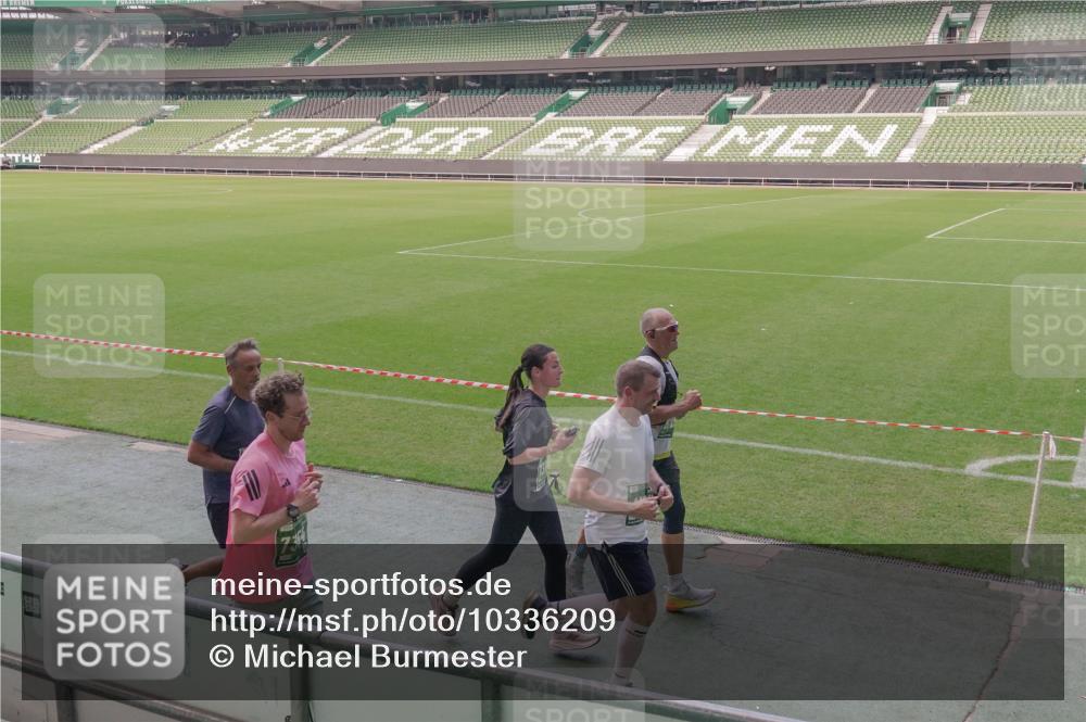 13.09.2026 - 21. swb-Marathon Bremen Michael Burmester http://msf.ph/oto/10336209 13.09.2026 13:11:39 Laufen im Stadion 265, 373, 581, 703, 843, 984, 1113, 1226, 1435, 1738, 1849, 1851, 1855, 1894, 1936, 1952, 1967, 2202, 2248, 2281, 2284, 2299, 2330, 2333, 2336, 2339, 2342, 2353, 2375, 2377, 2398, 2426, 2432, 2443, 2531, 2589, 2654, 2659, 2669, 2673, 2682, 2784, 2804, 2819, 2822, 2836, 2850, 2907, 2932, 2976, 3026, 3027, 3079, 3082, 3089, 3122, 3143, 3155, 3159, 3174, 3207, 3208, 3308, 3328, 3349, 3352, 3370, 3409, 3410, 3470, 3549, 551 meine-sportfotos.de