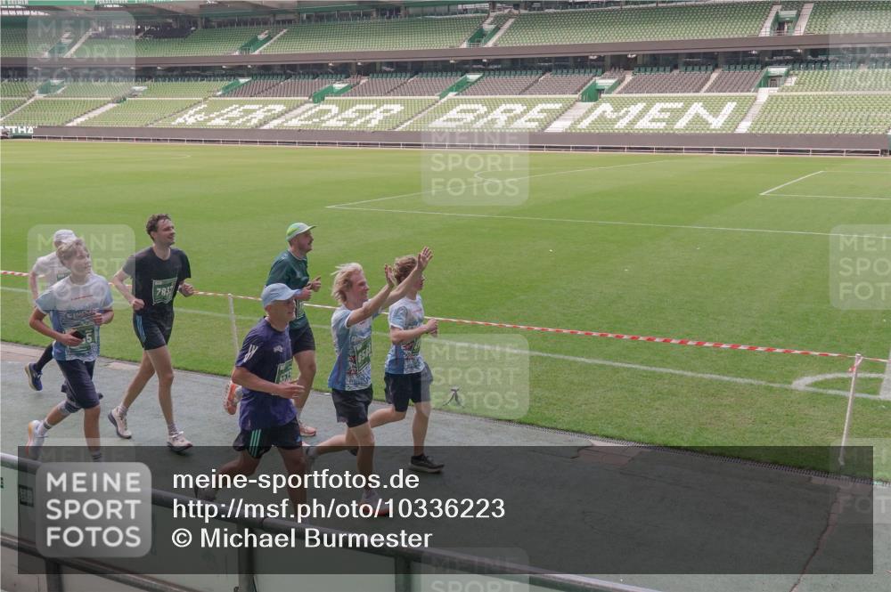 13.09.2026 - 21. swb-Marathon Bremen Michael Burmester http://msf.ph/oto/10336223 13.09.2026 13:11:41 Laufen im Stadion 118, 265, 373, 581, 703, 843, 984, 1113, 1226, 1435, 1738, 1849, 1851, 1894, 1936, 1952, 1967, 2202, 2248, 2281, 2284, 2299, 2330, 2333, 2336, 2339, 2342, 2353, 2375, 2377, 2398, 2426, 2432, 2443, 2531, 2589, 2654, 2659, 2669, 2673, 2682, 2784, 2804, 2819, 2822, 2836, 2850, 2907, 2932, 2976, 3026, 3027, 3079, 3082, 3089, 3122, 3143, 3155, 3159, 3174, 3207, 3208, 3308, 3328, 3349, 3352, 3370, 3409, 3410, 3470, 3549, 551 meine-sportfotos.de