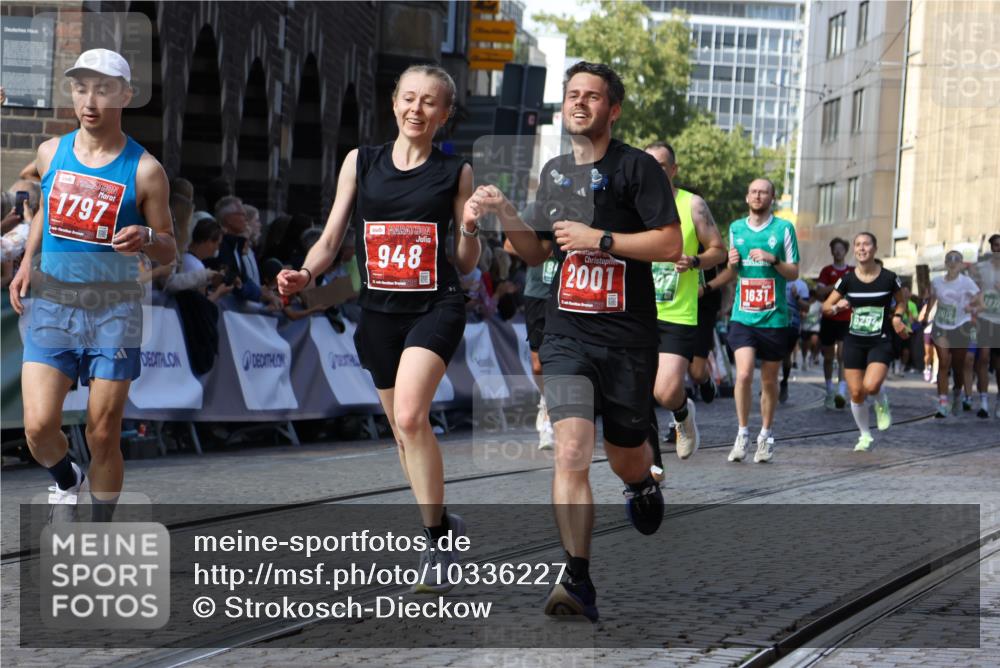 13.09.2026 - 21. swb-Marathon Bremen Strokosch-Dieckow http://msf.ph/oto/10336227 13.09.2026 13:18:22 Ziel 948, 1631, 1797, 1872, 2001, 2260, 2634, 2671, 3241, 3458, 3514, 3634, 4131, 4733, 5292, 5695, 5935, 5948, 6152, 6290, 6448, 8094, 8805, 8869, 8943, 8944, 9134, 9595, 9596, 9609, 9837, 13041, 465, 2055, 2324, 4413, 4642, 5307, 6293, 6294, 6818, 7245, 7731, 8404, 8540, 8872, 9019, 9275 meine-sportfotos.de