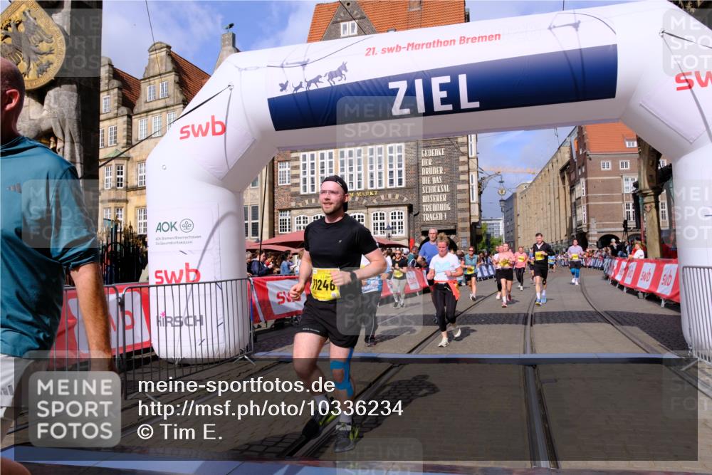13.09.2026 - 21. swb-Marathon Bremen Tim E. http://msf.ph/oto/10336234 13.09.2026 11:07:34 Ziel 10205, 10360, 10488, 10695, 10748, 11100, 11123, 11246, 11393, 11417, 11439, 11600, 11684, 11696, 11759, 11822, 11823, 11865, 11917, 12020, 12173, 12255, 12266, 12536 meine-sportfotos.de