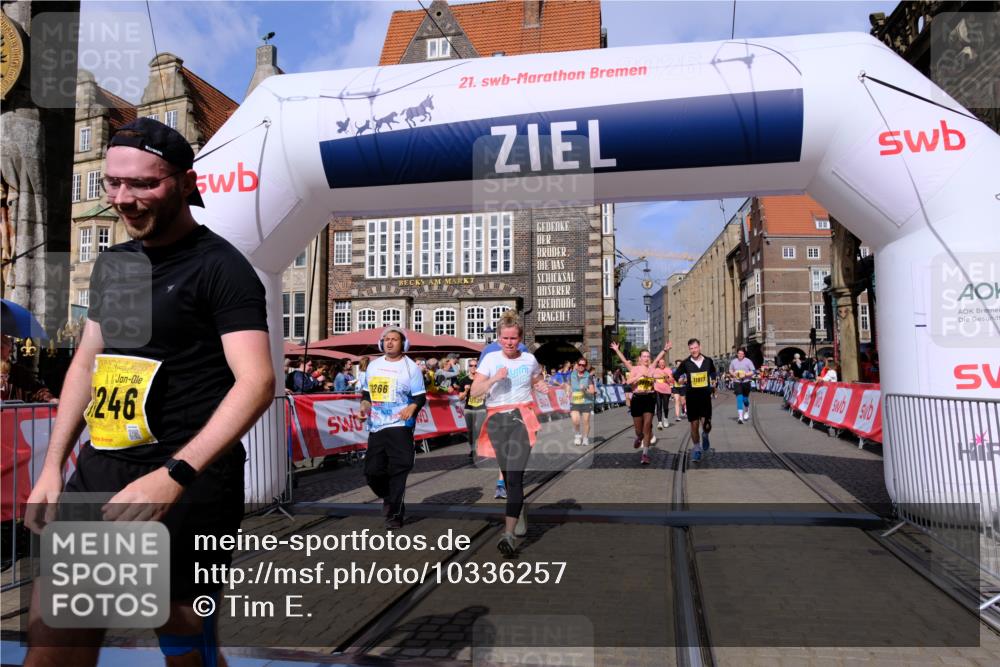 13.09.2026 - 21. swb-Marathon Bremen Tim E. http://msf.ph/oto/10336257 13.09.2026 11:07:35 Ziel 10205, 10360, 10488, 10695, 10748, 11100, 11123, 11246, 11393, 11417, 11439, 11600, 11684, 11696, 11759, 11767, 11822, 11823, 11865, 11917, 12020, 12173, 12210, 12255, 12266, 12536 meine-sportfotos.de
