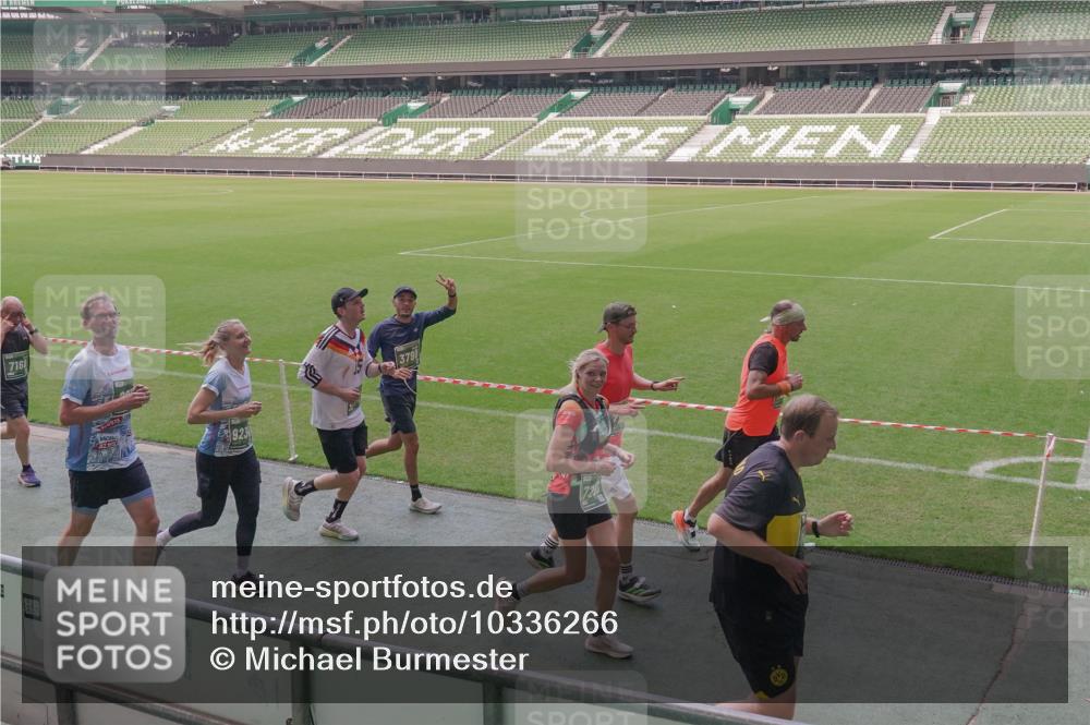 13.09.2026 - 21. swb-Marathon Bremen Michael Burmester http://msf.ph/oto/10336266 13.09.2026 13:11:45 Laufen im Stadion 118, 265, 373, 581, 703, 843, 984, 1113, 1226, 1334, 1435, 1738, 1849, 1851, 1894, 1936, 1952, 1967, 2202, 2248, 2281, 2284, 2299, 2330, 2333, 2336, 2339, 2342, 2353, 2375, 2377, 2398, 2426, 2432, 2443, 2531, 2589, 2654, 2659, 2669, 2673, 2682, 2784, 2804, 2815, 2819, 2822, 2836, 2850, 2907, 2932, 2966, 2976, 3026, 3027, 3079, 3082, 3089, 3122, 3143, 3155, 3159, 3174, 3207, 3208, 3308, 3328, 3349, 3352, 3370, 3409, 3410, 3470, 3549, 551 meine-sportfotos.de
