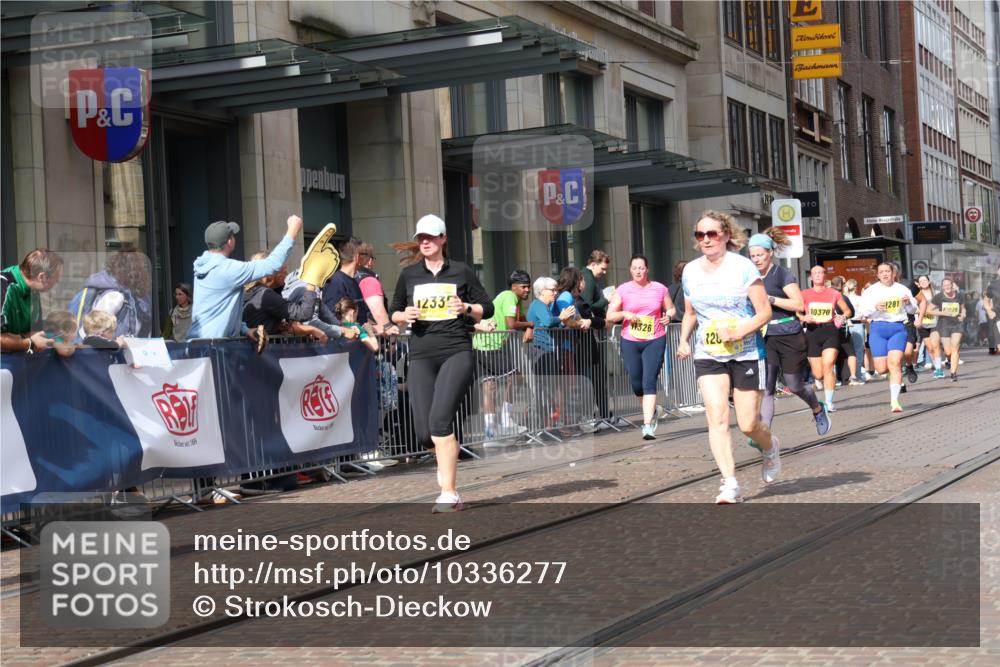 13.09.2026 - 21. swb-Marathon Bremen Strokosch-Dieckow http://msf.ph/oto/10336277 13.09.2026 11:04:55 Ziel 10370, 10411, 10465, 10576, 10697, 10717, 10718, 10800, 10802, 10850, 10975, 10995, 11102, 11105, 11157, 11218, 11281, 11326, 11334, 11584, 11616, 11722, 11900, 12002, 12011, 12064, 12079, 12080, 12099, 12335, 12522, 10198, 10283, 10315, 10481, 10729, 10741, 10855, 10856, 10877, 10940, 11006, 11114, 11133, 11272, 11364, 11366, 11395, 11518, 11592, 11705, 11757, 11939, 11991, 12005 meine-sportfotos.de