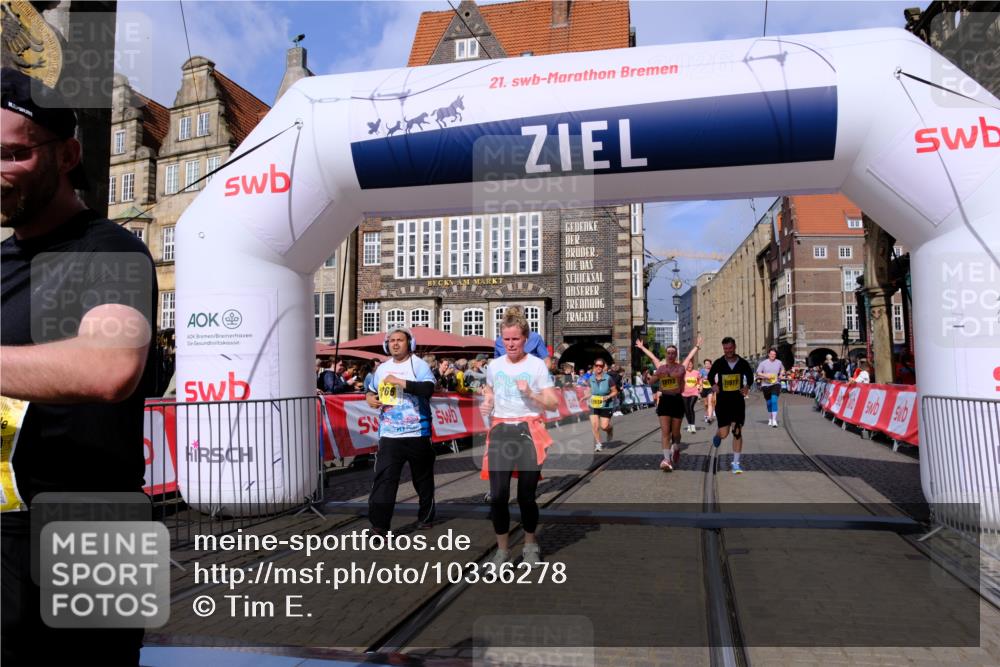 13.09.2026 - 21. swb-Marathon Bremen Tim E. http://msf.ph/oto/10336278 13.09.2026 11:07:36 Ziel 10205, 10488, 10695, 10748, 11100, 11123, 11246, 11393, 11417, 11600, 11696, 11759, 11767, 11822, 11823, 11865, 11917, 12020, 12173, 12210, 12255, 12266, 12536 meine-sportfotos.de