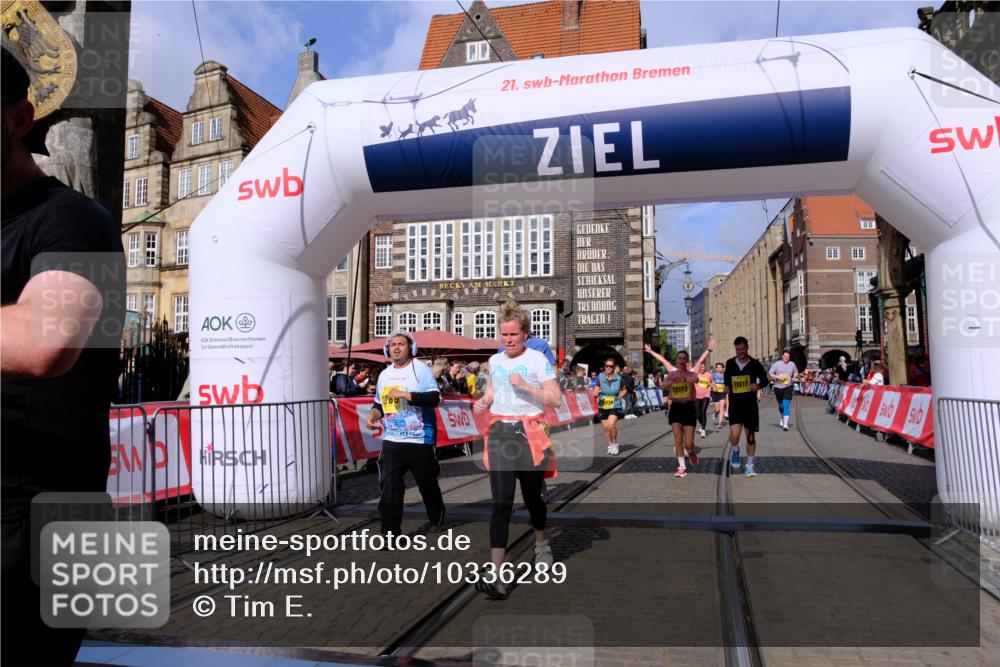 13.09.2026 - 21. swb-Marathon Bremen Tim E. http://msf.ph/oto/10336289 13.09.2026 11:07:36 Ziel 10205, 10488, 10695, 10748, 11100, 11123, 11246, 11393, 11417, 11600, 11696, 11759, 11767, 11822, 11823, 11865, 11917, 12020, 12173, 12210, 12255, 12266, 12536 meine-sportfotos.de