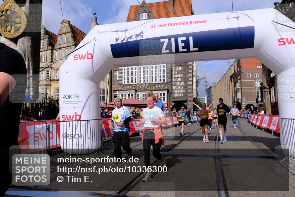 13.09.2026 - 21. swb-Marathon Bremen Tim E. http://msf.ph/oto/10336300 13.09.2026 11:07:36 Ziel 10205, 10488, 10695, 10748, 11100, 11123, 11246, 11393, 11417, 11600, 11696, 11759, 11767, 11822, 11823, 11865, 11917, 12020, 12173, 12210, 12255, 12266, 12536 meine-sportfotos.de