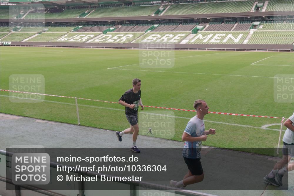 13.09.2026 - 21. swb-Marathon Bremen Michael Burmester http://msf.ph/oto/10336304 13.09.2026 13:11:49 Laufen im Stadion 118, 265, 373, 514, 581, 703, 843, 984, 1113, 1226, 1286, 1334, 1435, 1738, 1849, 1851, 1894, 1936, 1952, 1967, 2248, 2281, 2284, 2299, 2330, 2333, 2336, 2339, 2342, 2353, 2375, 2377, 2398, 2426, 2432, 2443, 2505, 2531, 2589, 2654, 2659, 2669, 2673, 2682, 2784, 2804, 2815, 2819, 2822, 2836, 2850, 2907, 2932, 2963, 2966, 2976, 3026, 3027, 3079, 3082, 3143, 3155, 3159, 3174, 3207, 3208, 3308, 3328, 3349, 3352, 3370, 3409, 3410, 3470, 3549, 551 meine-sportfotos.de
