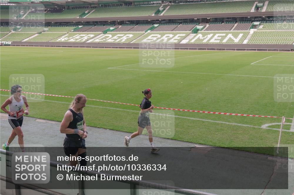 13.09.2026 - 21. swb-Marathon Bremen Michael Burmester http://msf.ph/oto/10336334 13.09.2026 13:11:53 Laufen im Stadion 118, 265, 373, 514, 581, 703, 843, 984, 1113, 1226, 1286, 1334, 1435, 1738, 1849, 1851, 1894, 1936, 1952, 1967, 2248, 2281, 2284, 2299, 2330, 2333, 2336, 2342, 2353, 2375, 2377, 2398, 2426, 2432, 2443, 2505, 2531, 2589, 2654, 2659, 2669, 2673, 2765, 2784, 2804, 2815, 2819, 2822, 2836, 2850, 2895, 2907, 2932, 2963, 2966, 2976, 3026, 3027, 3079, 3082, 3143, 3155, 3159, 3174, 3207, 3208, 3308, 3328, 3349, 3352, 3370, 3409, 3470, 3549, 551 meine-sportfotos.de