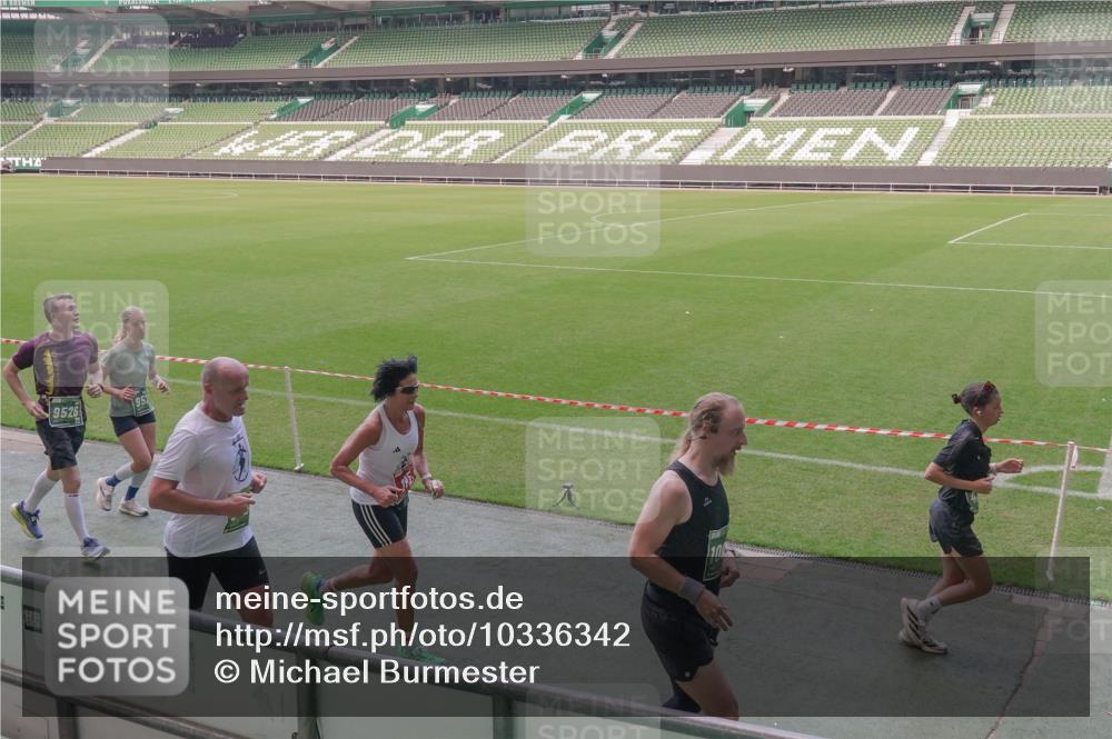 13.09.2026 - 21. swb-Marathon Bremen Michael Burmester http://msf.ph/oto/10336342 13.09.2026 13:11:54 Laufen im Stadion 118, 265, 373, 514, 581, 703, 843, 984, 1113, 1226, 1286, 1334, 1435, 1738, 1849, 1851, 1894, 1936, 1952, 1967, 2005, 2248, 2281, 2284, 2299, 2330, 2333, 2336, 2342, 2353, 2375, 2377, 2398, 2426, 2432, 2443, 2505, 2531, 2589, 2654, 2659, 2669, 2673, 2765, 2784, 2804, 2815, 2819, 2822, 2836, 2850, 2895, 2907, 2963, 2966, 2976, 3026, 3027, 3079, 3082, 3143, 3155, 3159, 3174, 3207, 3208, 3308, 3328, 3349, 3352, 3370, 3409, 3470, 3549, 551 meine-sportfotos.de