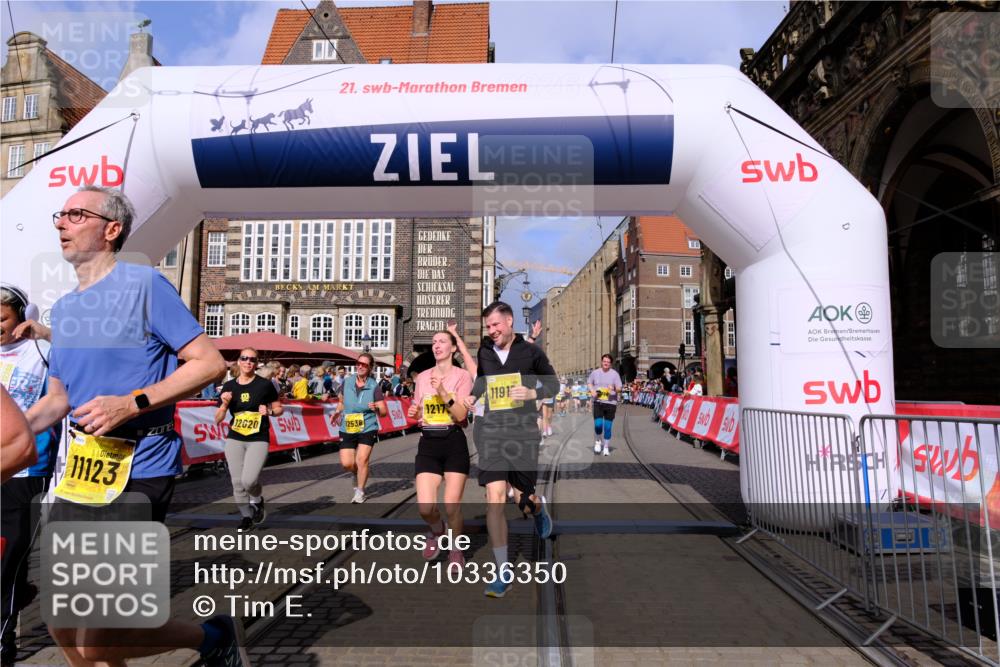 13.09.2026 - 21. swb-Marathon Bremen Tim E. http://msf.ph/oto/10336350 13.09.2026 11:07:37 Ziel 10205, 10488, 10695, 10748, 11100, 11123, 11246, 11393, 11417, 11600, 11696, 11759, 11767, 11822, 11823, 11865, 11917, 12020, 12173, 12210, 12255, 12266, 12536 meine-sportfotos.de
