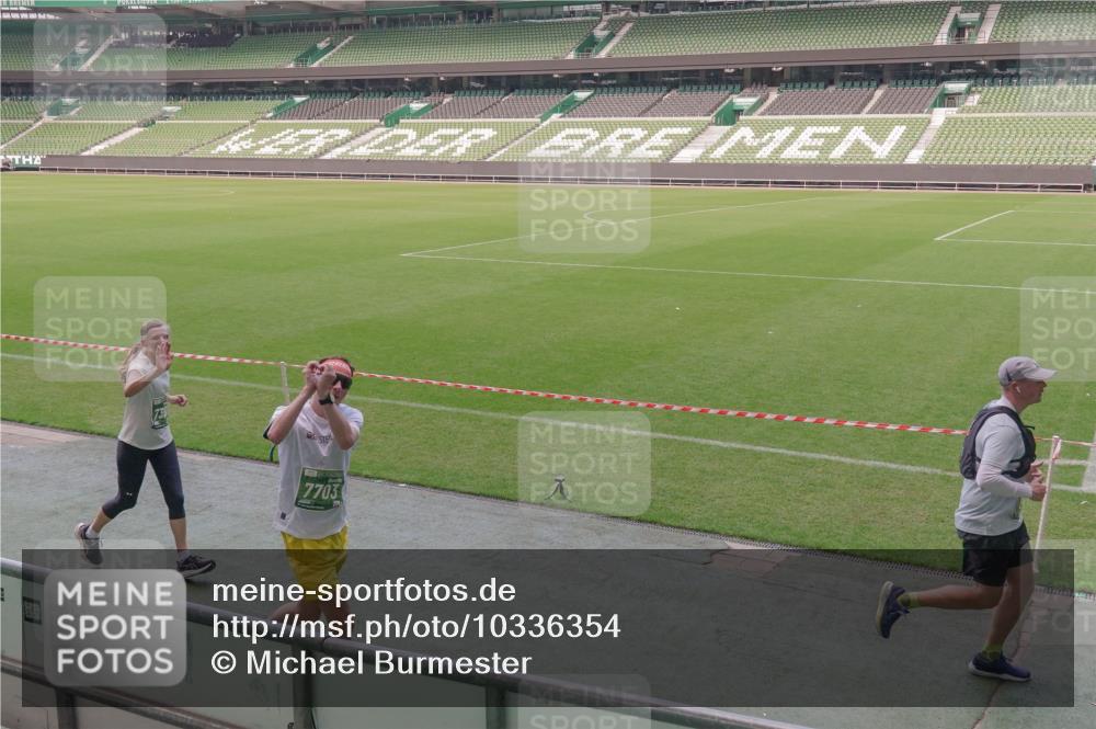 13.09.2026 - 21. swb-Marathon Bremen Michael Burmester http://msf.ph/oto/10336354 13.09.2026 13:11:57 Laufen im Stadion 118, 265, 373, 514, 581, 703, 843, 984, 1113, 1226, 1286, 1334, 1435, 1738, 1849, 1851, 1936, 1952, 1967, 2005, 2248, 2281, 2299, 2330, 2333, 2336, 2353, 2375, 2377, 2398, 2426, 2432, 2443, 2505, 2531, 2589, 2654, 2659, 2669, 2673, 2765, 2784, 2804, 2815, 2819, 2822, 2836, 2850, 2895, 2907, 2963, 2966, 2975, 2976, 3026, 3027, 3079, 3082, 3143, 3155, 3159, 3174, 3207, 3208, 3308, 3328, 3349, 3352, 3370, 3409, 3434, 3470, 3549, 551 meine-sportfotos.de