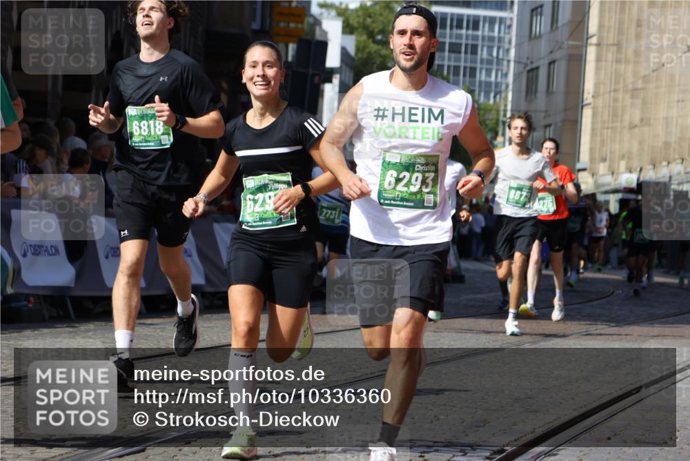 13.09.2026 - 21. swb-Marathon Bremen Strokosch-Dieckow http://msf.ph/oto/10336360 13.09.2026 13:18:26 Ziel 948, 1631, 1797, 1872, 2001, 2260, 2634, 2671, 3241, 3458, 3514, 3634, 4131, 4733, 5292, 5695, 5935, 5948, 6152, 6290, 6448, 8094, 8805, 8869, 8943, 8944, 9134, 9609, 9837, 10065, 465, 2055, 2324, 2948, 3631, 4413, 4642, 5867, 6293, 6294, 6818, 7245, 7731, 8404, 8540, 8743, 8872, 9019, 9275, 9327, 9833 meine-sportfotos.de