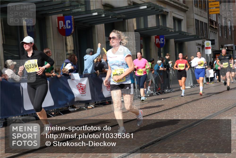 13.09.2026 - 21. swb-Marathon Bremen Strokosch-Dieckow http://msf.ph/oto/10336361 13.09.2026 11:04:57 Ziel 10370, 10411, 10576, 10697, 10717, 10718, 10800, 10802, 10995, 11102, 11105, 11146, 11157, 11218, 11281, 11326, 11334, 11394, 11584, 11616, 11722, 11900, 12002, 12011, 12064, 12079, 12080, 12099, 12251, 12335, 10198, 10283, 10315, 10465, 10481, 10729, 10741, 10850, 10855, 10856, 10940, 10975, 11006, 11114, 11133, 11272, 11364, 11366, 11395, 11518, 11592, 11705, 11757, 11939, 12005 meine-sportfotos.de