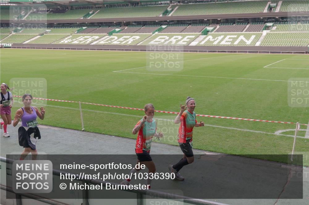 13.09.2026 - 21. swb-Marathon Bremen Michael Burmester http://msf.ph/oto/10336390 13.09.2026 13:12:01 Laufen im Stadion 118, 265, 373, 514, 581, 703, 843, 984, 1113, 1226, 1286, 1334, 1435, 1738, 1849, 1851, 1936, 1952, 1967, 2005, 2248, 2264, 2281, 2299, 2330, 2333, 2336, 2353, 2375, 2377, 2398, 2426, 2432, 2443, 2505, 2531, 2589, 2659, 2669, 2673, 2765, 2784, 2804, 2815, 2822, 2836, 2850, 2860, 2895, 2907, 2963, 2966, 2975, 2976, 3026, 3027, 3079, 3082, 3143, 3155, 3159, 3174, 3207, 3208, 3308, 3328, 3349, 3352, 3409, 3434, 3470, 3549, 551 meine-sportfotos.de