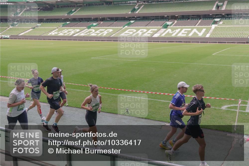 13.09.2026 - 21. swb-Marathon Bremen Michael Burmester http://msf.ph/oto/10336417 13.09.2026 13:12:04 Laufen im Stadion 118, 265, 373, 514, 581, 703, 843, 984, 1113, 1226, 1286, 1334, 1435, 1849, 1851, 1936, 1952, 2005, 2248, 2264, 2281, 2299, 2330, 2333, 2336, 2353, 2375, 2377, 2398, 2426, 2432, 2443, 2478, 2505, 2531, 2589, 2659, 2669, 2673, 2684, 2765, 2784, 2804, 2815, 2822, 2836, 2850, 2860, 2895, 2907, 2963, 2966, 2975, 2976, 3026, 3027, 3079, 3082, 3143, 3155, 3159, 3174, 3207, 3308, 3328, 3349, 3352, 3409, 3434, 3470, 3549, 551 meine-sportfotos.de