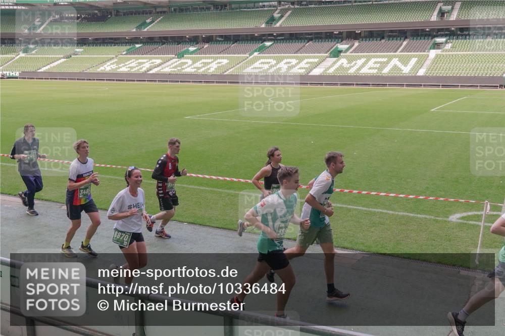 13.09.2026 - 21. swb-Marathon Bremen Michael Burmester http://msf.ph/oto/10336484 13.09.2026 13:12:13 Laufen im Stadion 118, 183, 265, 373, 514, 695, 703, 843, 933, 984, 1113, 1226, 1286, 1334, 1435, 1849, 1851, 1936, 1952, 2005, 2248, 2264, 2281, 2299, 2330, 2336, 2353, 2375, 2377, 2398, 2426, 2443, 2461, 2478, 2505, 2531, 2589, 2659, 2669, 2673, 2684, 2765, 2784, 2792, 2804, 2815, 2822, 2836, 2850, 2860, 2895, 2907, 2963, 2966, 2975, 2976, 3026, 3027, 3079, 3082, 3143, 3155, 3159, 3207, 3293, 3308, 3328, 3349, 3352, 3409, 3434, 3549, 551 meine-sportfotos.de