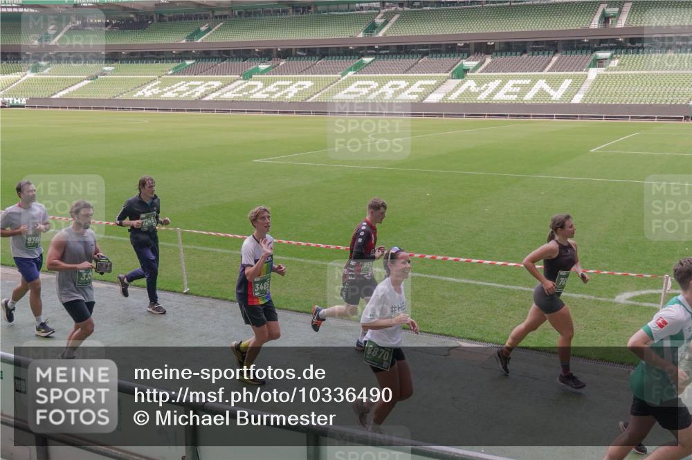 13.09.2026 - 21. swb-Marathon Bremen Michael Burmester http://msf.ph/oto/10336490 13.09.2026 13:12:13 Laufen im Stadion 118, 183, 265, 373, 514, 695, 703, 843, 933, 984, 1113, 1226, 1286, 1334, 1435, 1849, 1851, 1936, 1952, 2005, 2248, 2264, 2281, 2299, 2330, 2336, 2353, 2375, 2377, 2398, 2426, 2443, 2461, 2478, 2505, 2531, 2589, 2659, 2669, 2673, 2684, 2765, 2784, 2792, 2804, 2815, 2822, 2836, 2850, 2860, 2895, 2907, 2963, 2966, 2975, 2976, 3026, 3027, 3079, 3082, 3143, 3155, 3159, 3207, 3293, 3308, 3328, 3349, 3352, 3409, 3434, 3549, 551 meine-sportfotos.de