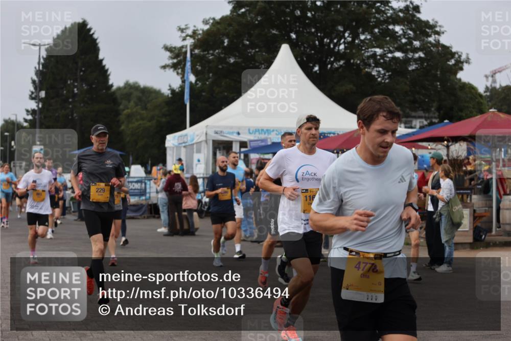 13.09.2026 - Kiel Lauf Andreas Tolksdorf http://msf.ph/oto/10336494 13.09.2026 09:53:49 Kiellinie 861, 229, 116, 4778 meine-sportfotos.de
