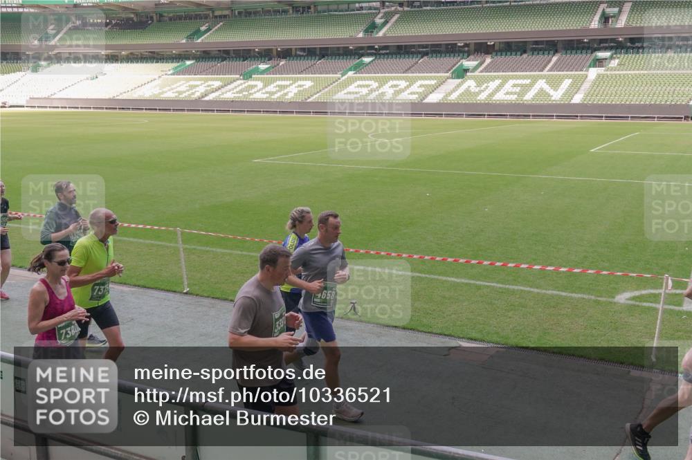 13.09.2026 - 21. swb-Marathon Bremen Michael Burmester http://msf.ph/oto/10336521 13.09.2026 13:12:17 Laufen im Stadion 118, 183, 265, 514, 695, 702, 703, 843, 933, 984, 1113, 1226, 1286, 1334, 1435, 1849, 1851, 1936, 1952, 2005, 2248, 2264, 2281, 2299, 2330, 2336, 2353, 2375, 2377, 2398, 2426, 2443, 2461, 2478, 2505, 2531, 2589, 2659, 2669, 2673, 2684, 2765, 2792, 2804, 2815, 2822, 2836, 2850, 2860, 2895, 2907, 2963, 2966, 2975, 2976, 3027, 3079, 3082, 3143, 3155, 3159, 3293, 3308, 3328, 3349, 3352, 3409, 3434, 3549, 551 meine-sportfotos.de