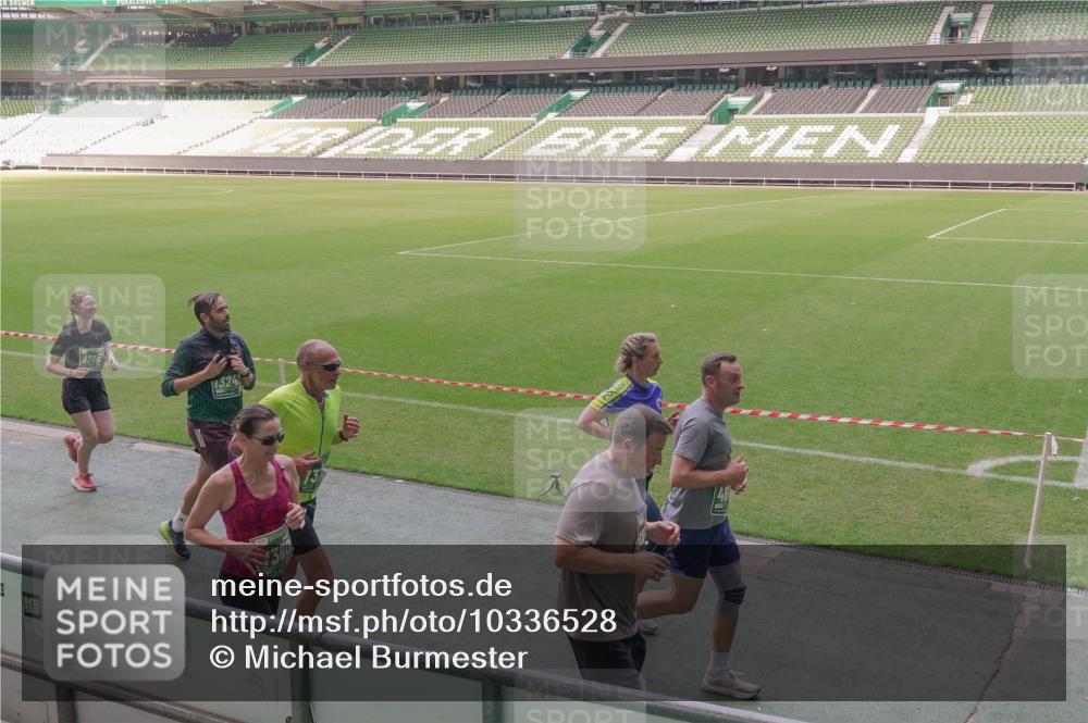 13.09.2026 - 21. swb-Marathon Bremen Michael Burmester http://msf.ph/oto/10336528 13.09.2026 13:12:17 Laufen im Stadion 118, 183, 265, 514, 695, 702, 703, 843, 933, 984, 1113, 1226, 1286, 1334, 1435, 1849, 1851, 1936, 1952, 2005, 2248, 2264, 2281, 2299, 2330, 2336, 2353, 2375, 2377, 2398, 2426, 2443, 2461, 2478, 2505, 2531, 2589, 2659, 2669, 2673, 2684, 2765, 2792, 2804, 2815, 2822, 2836, 2850, 2860, 2895, 2907, 2963, 2966, 2975, 2976, 3027, 3079, 3082, 3143, 3155, 3159, 3293, 3308, 3328, 3349, 3352, 3409, 3434, 3549, 551 meine-sportfotos.de