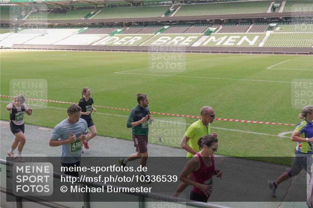 13.09.2026 - 21. swb-Marathon Bremen Michael Burmester http://msf.ph/oto/10336539 13.09.2026 13:12:18 Laufen im Stadion 118, 183, 265, 349, 514, 695, 702, 703, 843, 933, 984, 1113, 1226, 1286, 1334, 1435, 1849, 1851, 1936, 1952, 2005, 2248, 2264, 2281, 2299, 2330, 2336, 2353, 2375, 2377, 2398, 2426, 2443, 2461, 2478, 2505, 2531, 2589, 2659, 2669, 2673, 2684, 2765, 2792, 2804, 2815, 2822, 2836, 2850, 2860, 2884, 2895, 2907, 2963, 2966, 2975, 2976, 3027, 3079, 3082, 3143, 3155, 3159, 3293, 3308, 3328, 3349, 3352, 3409, 3434, 3549, 551 meine-sportfotos.de