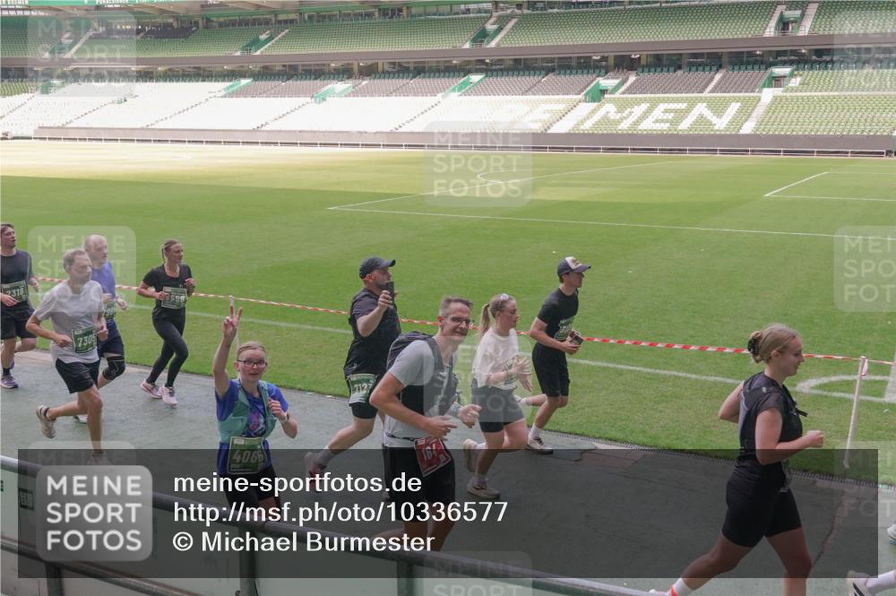 13.09.2026 - 21. swb-Marathon Bremen Michael Burmester http://msf.ph/oto/10336577 13.09.2026 13:12:22 Laufen im Stadion 118, 183, 265, 349, 514, 695, 702, 703, 843, 933, 984, 1113, 1226, 1286, 1334, 1435, 1641, 1849, 1851, 1936, 1952, 2005, 2248, 2264, 2281, 2299, 2330, 2336, 2353, 2375, 2377, 2398, 2426, 2439, 2443, 2461, 2478, 2505, 2531, 2589, 2659, 2669, 2673, 2684, 2765, 2792, 2804, 2815, 2822, 2836, 2850, 2860, 2884, 2895, 2907, 2963, 2966, 2975, 2976, 3027, 3079, 3082, 3143, 3155, 3159, 3253, 3293, 3308, 3328, 3349, 3352, 3434, 3549, 551 meine-sportfotos.de