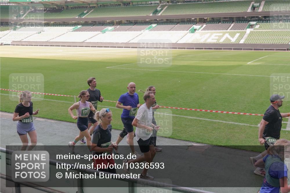 13.09.2026 - 21. swb-Marathon Bremen Michael Burmester http://msf.ph/oto/10336593 13.09.2026 13:12:23 Laufen im Stadion 118, 183, 265, 349, 514, 695, 702, 703, 843, 933, 984, 1113, 1226, 1286, 1334, 1435, 1641, 1849, 1851, 1936, 1952, 2005, 2248, 2264, 2281, 2299, 2330, 2336, 2353, 2375, 2377, 2398, 2426, 2439, 2443, 2461, 2478, 2505, 2531, 2589, 2659, 2669, 2673, 2684, 2765, 2773, 2792, 2804, 2815, 2822, 2836, 2850, 2860, 2884, 2895, 2907, 2963, 2966, 2975, 2976, 3027, 3079, 3082, 3143, 3155, 3159, 3253, 3293, 3308, 3313, 3328, 3349, 3352, 3434, 3549, 551 meine-sportfotos.de