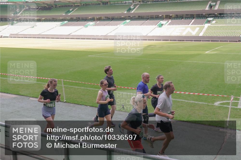 13.09.2026 - 21. swb-Marathon Bremen Michael Burmester http://msf.ph/oto/10336597 13.09.2026 13:12:23 Laufen im Stadion 118, 183, 265, 349, 514, 695, 702, 703, 843, 933, 984, 1113, 1226, 1286, 1334, 1435, 1641, 1849, 1851, 1936, 1952, 2005, 2248, 2264, 2281, 2299, 2330, 2336, 2353, 2375, 2377, 2398, 2426, 2439, 2443, 2461, 2478, 2505, 2531, 2589, 2659, 2669, 2673, 2684, 2765, 2773, 2792, 2804, 2815, 2822, 2836, 2850, 2860, 2884, 2895, 2907, 2963, 2966, 2975, 2976, 3027, 3079, 3082, 3143, 3155, 3159, 3253, 3293, 3308, 3313, 3328, 3349, 3352, 3434, 3549, 551 meine-sportfotos.de
