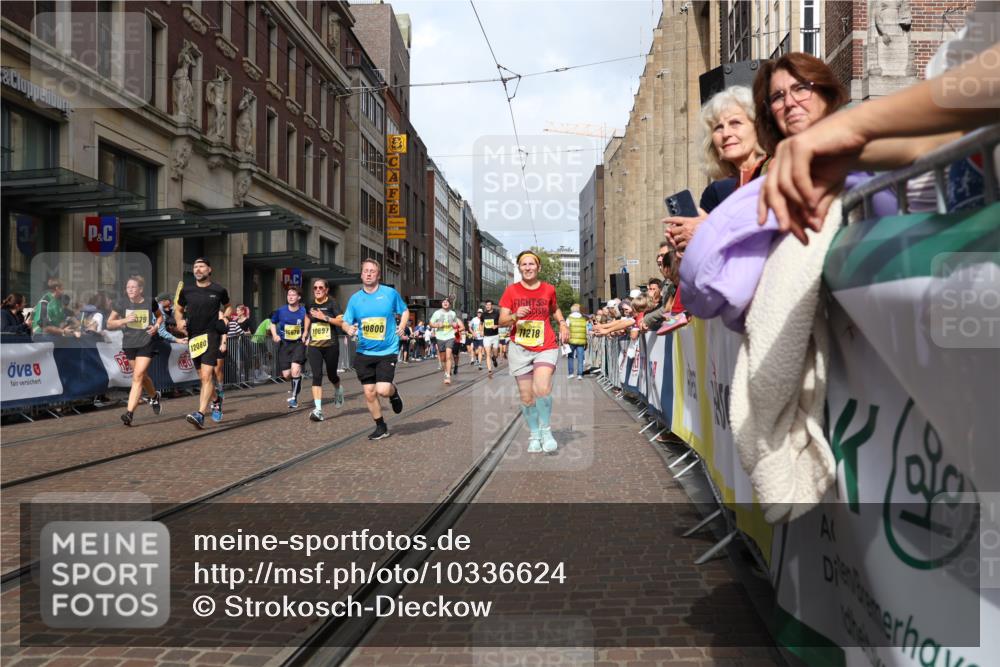 13.09.2026 - 21. swb-Marathon Bremen Strokosch-Dieckow http://msf.ph/oto/10336624 13.09.2026 11:05:05 Ziel 10186, 10411, 10432, 10576, 10697, 10717, 10800, 10802, 10995, 11102, 11146, 11157, 11218, 11314, 11326, 11334, 11387, 11394, 11521, 11571, 11572, 11584, 11616, 11722, 11724, 11892, 12011, 12055, 12079, 12080, 12251, 12273, 12330, 12362, 10198, 10283, 10315, 10370, 10465, 10718, 10729, 10741, 10800, 10850, 10855, 10856, 10940, 10975, 11006, 11105, 11133, 11272, 11281, 11395, 11518, 11584, 11722, 11757, 11900, 11939, 12002, 12005, 12064 meine-sportfotos.de