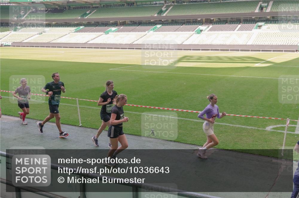 13.09.2026 - 21. swb-Marathon Bremen Michael Burmester http://msf.ph/oto/10336643 13.09.2026 13:12:29 Laufen im Stadion 118, 183, 265, 278, 349, 514, 576, 695, 702, 703, 843, 933, 950, 1005, 1113, 1143, 1226, 1286, 1334, 1435, 1641, 1849, 1851, 1936, 1952, 1991, 2005, 2248, 2264, 2281, 2299, 2330, 2336, 2353, 2375, 2377, 2398, 2426, 2439, 2461, 2478, 2505, 2612, 2659, 2665, 2669, 2673, 2684, 2765, 2773, 2792, 2804, 2815, 2822, 2836, 2850, 2860, 2884, 2895, 2907, 2921, 2963, 2966, 2975, 2976, 3027, 3079, 3082, 3143, 3155, 3159, 3253, 3293, 3308, 3313, 3328, 3349, 3352, 3434, 3549, 551 meine-sportfotos.de