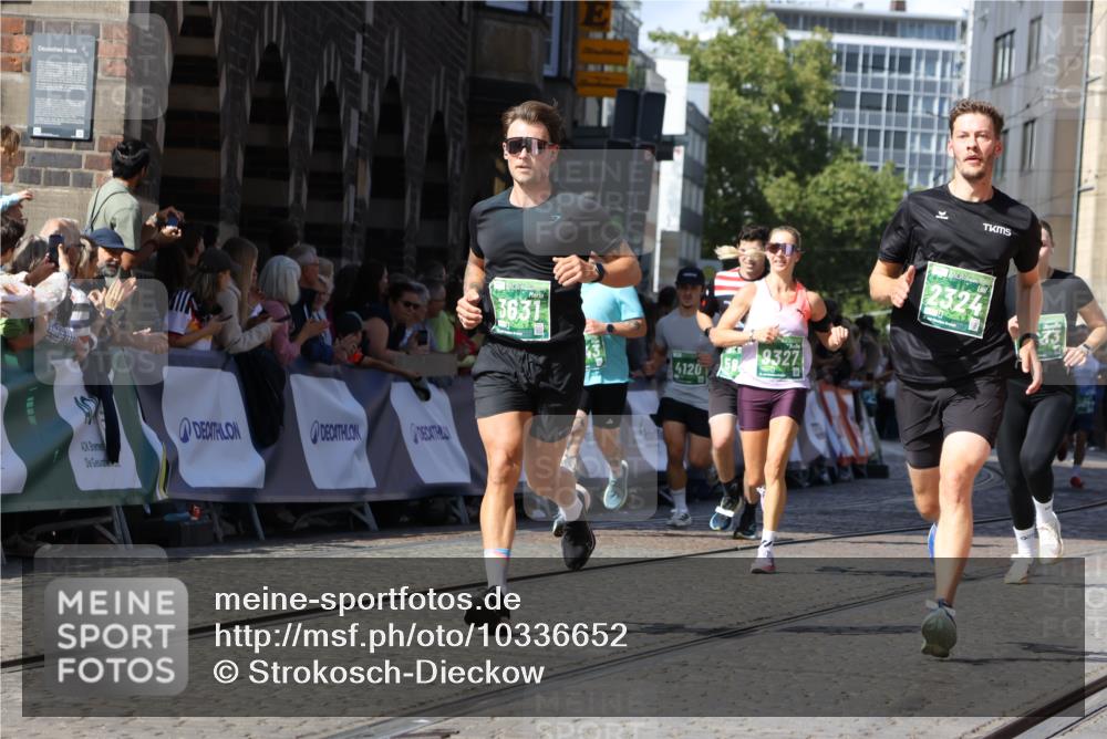 13.09.2026 - 21. swb-Marathon Bremen Strokosch-Dieckow http://msf.ph/oto/10336652 13.09.2026 13:18:36 Ziel 1146, 1419, 1872, 2260, 2671, 3241, 3458, 3514, 3634, 4131, 5292, 5307, 5460, 5695, 6152, 7491, 7954, 8094, 8943, 8944, 9134, 9609, 10065, 13150, 2324, 2948, 3631, 4120, 4642, 5277, 5867, 6787, 7104, 7163, 7602, 8743, 9327, 9833 meine-sportfotos.de